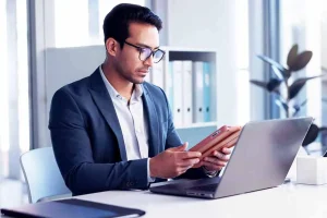 Entrepreneur researching best business structure for entrepreneurs and business entity types for startup formation